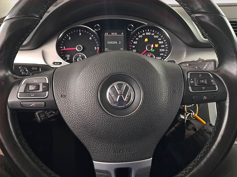 Volkswagen Passat (2012) 2.0 TDI, Automat, Navi - fotka 19 z 20