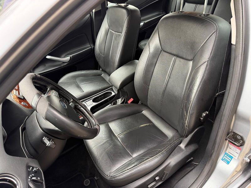 Ford Mondeo 2,0i 16V Ghia / servis.kn. /  - fotka 10 z 31