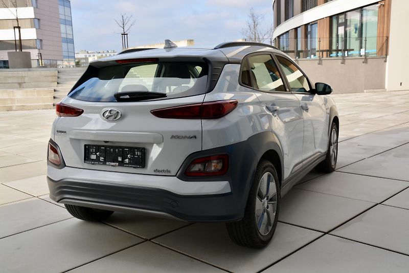 Hyundai Kona (2020) EV ELEKTRIC 100Kw 1 MAJITEL KA - fotka 35 z 54
