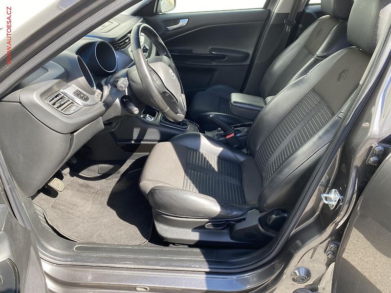 Alfa Romeo Giulietta (2013) 2.0 JTD, AC, tempo, park - fotka 9 z 16