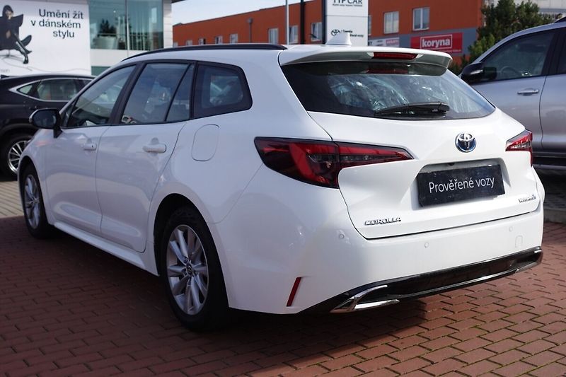 Toyota Corolla 2,0HSD 112kW Comfort Tech - fotka 6 z 32