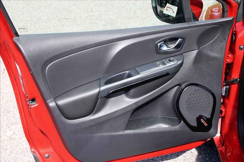 Renault Clio 0,9 TCe 66kW serviska, 1.maj. - fotka 23 z 36
