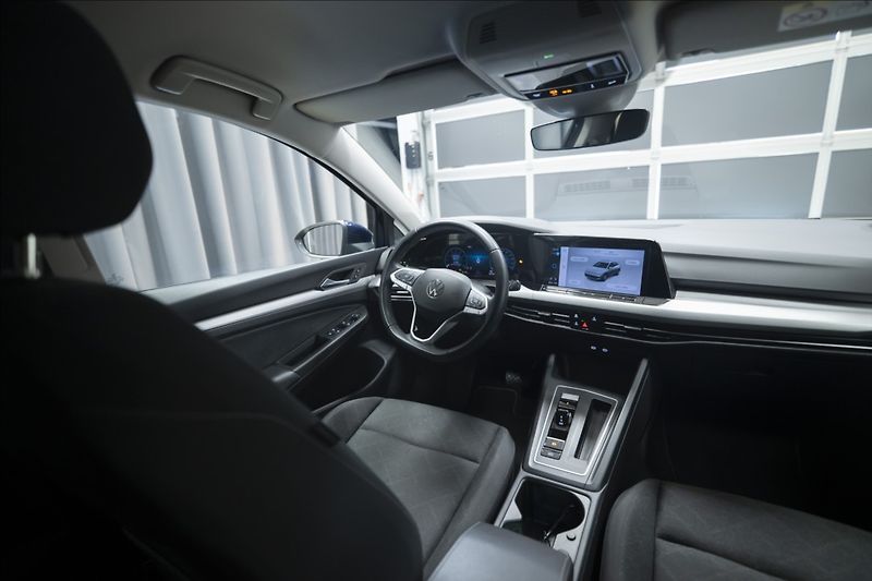 Volkswagen Golf 1,5 eTSI DSG KAMERA VÝHŘEV ČR - fotka 13 z 44