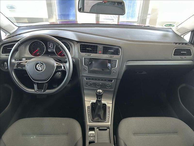 Volkswagen Golf 1,2   TSI 77kW,SERVISKA,TAŽNÉ - fotka 8 z 27