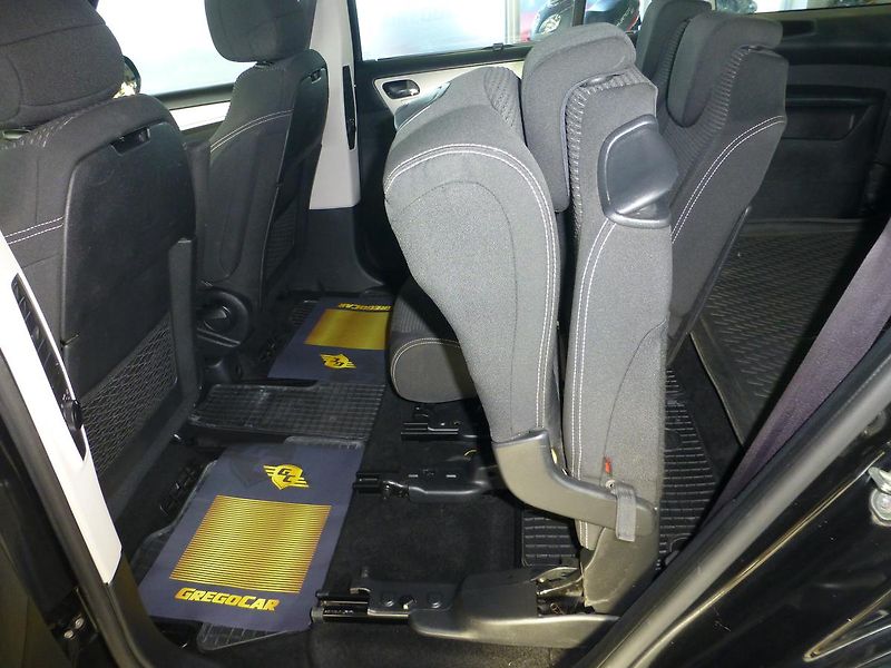 Citroën Grand C4 Picasso (2013) 1,6HDI*NAVI*TAŽNÉ*PARK.S*7MÍST - fotka 16 z 28