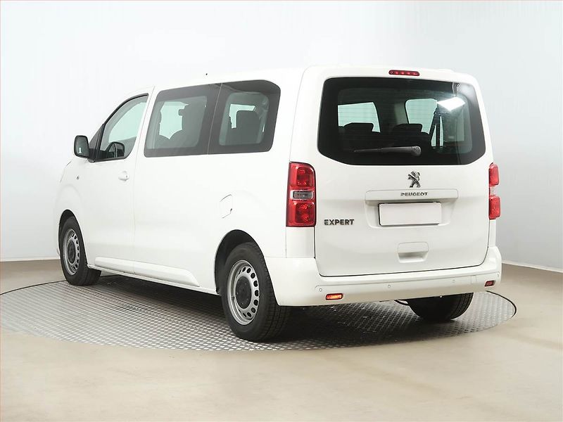 Peugeot Expert (2018) 2.0 BlueHDi, Bus, 9Míst, ČR - fotka 4 z 19