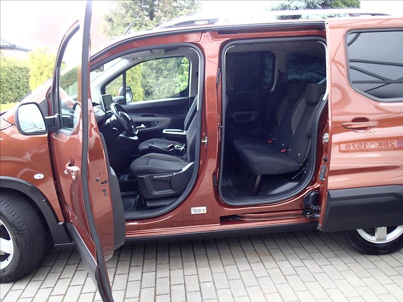 Peugeot Rifter 1,5 HDi, Active, ČR 2. Maj - fotka 24 z 35