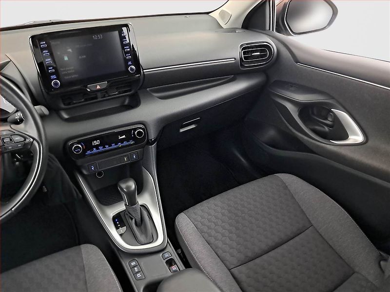 Toyota Yaris (2021) 1.5 VVT-i Hybrid, Automat - fotka 7 z 20
