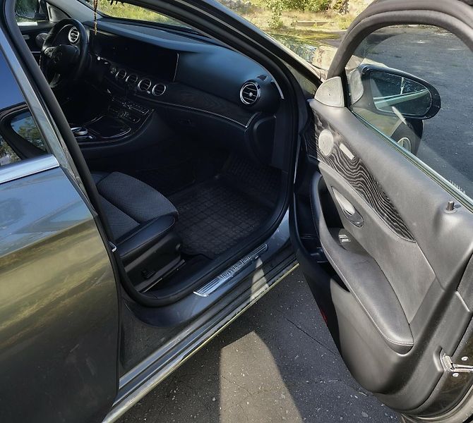 Mercedes-Benz Třídy E (2017) Mercedes E 350 D 4 matic - fotka 7 z 24