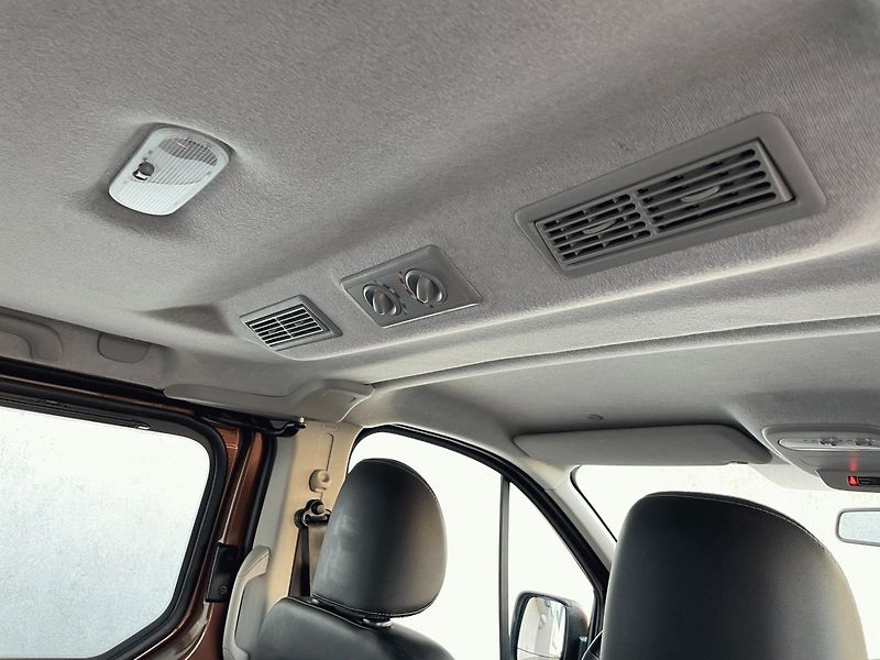 Renault Trafic (2021) Passenger L1 2,0dCi 145k 9míst - fotka 10 z 25