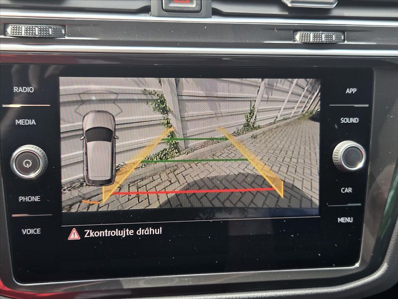 Volkswagen Tiguan 2,0 TDi 4x4 DSG Highline ČR 1. - fotka 18 z 21