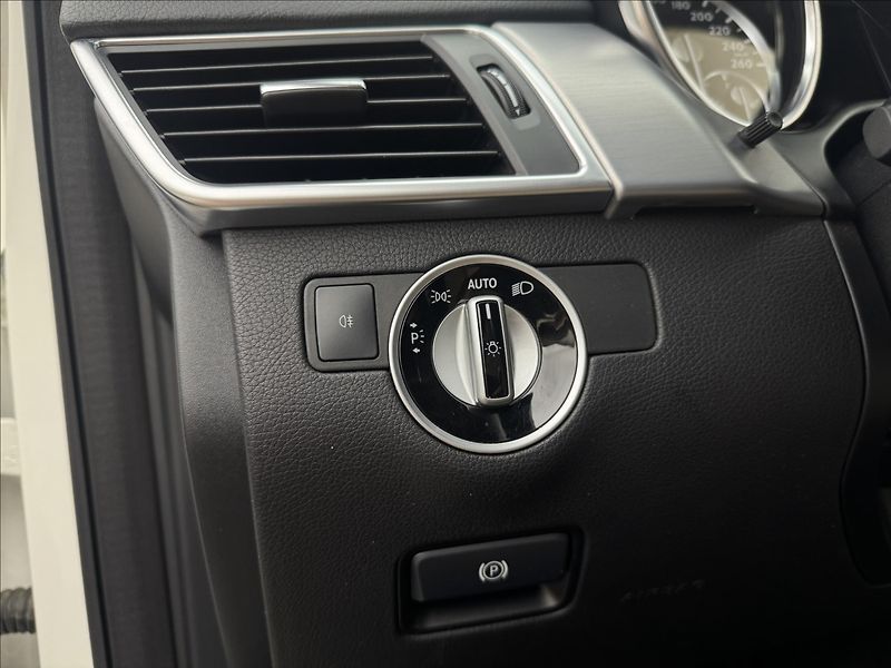 Mercedes-Benz GL 3,0 DPH AMG 4X4 NZTOP 360° TZ - fotka 8 z 48