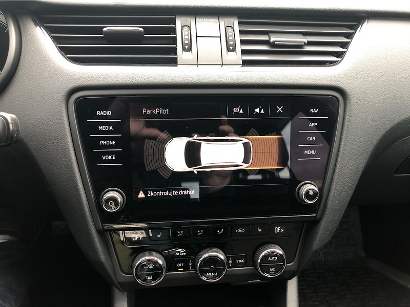 Škoda Octavia COMBI 1.6 TDi STYLE - fotka 21 z 30
