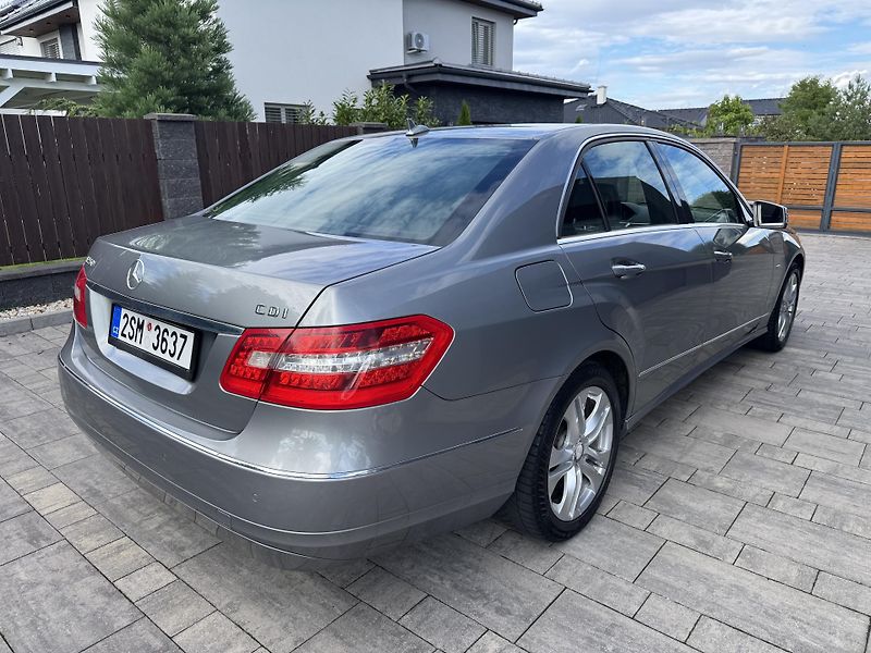 Mercedes-Benz Třídy E (2009) E 250 CDI, Avangarde, Kamera - fotka 4 z 25