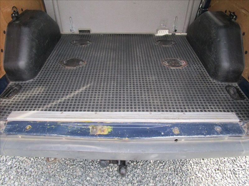 Ford Transit 260S 2.2TDCi Klima, 6 míst - fotka 28 z 39