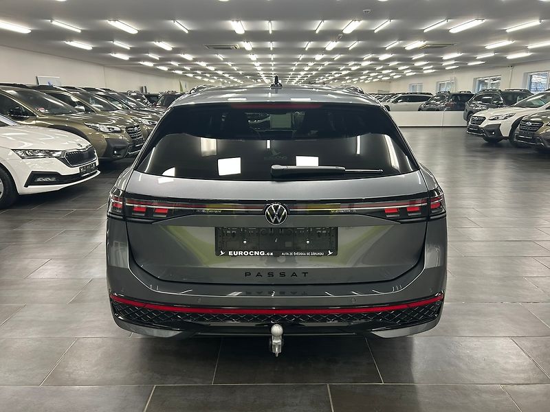 Volkswagen Passat (2025) R-Line Black 142kW DSG 4WD | Z - fotka 6 z 65