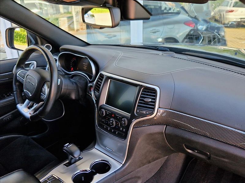 Jeep Grand Cherokee 6,4 i SRT 344kW NAVI TOPSTAV - fotka 18 z 32