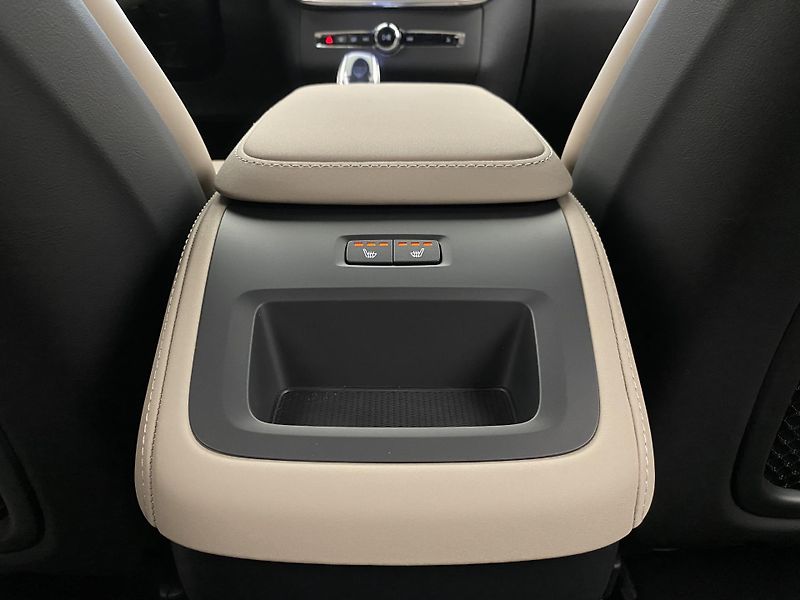 Volvo XC90 (2026) B5 AWD AUT DARK PLUS 7míst - fotka 70 z 70