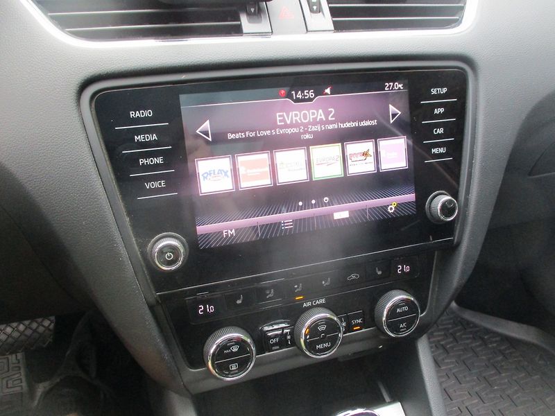Škoda Octavia 2,0 TDi Drive DSG panorama - fotka 17 z 28