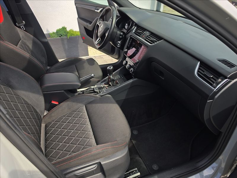 Škoda Octavia III 2,0 TSi 180KW RS Panorama - fotka 33 z 44