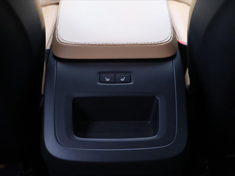 Volvo XC90 2,0 B5 173kW AWD Plus Bright C - fotka 36 z 44