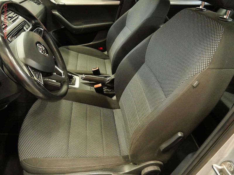 Škoda Octavia (2014) 1.4 TSi, AC, temp. - fotka 9 z 23