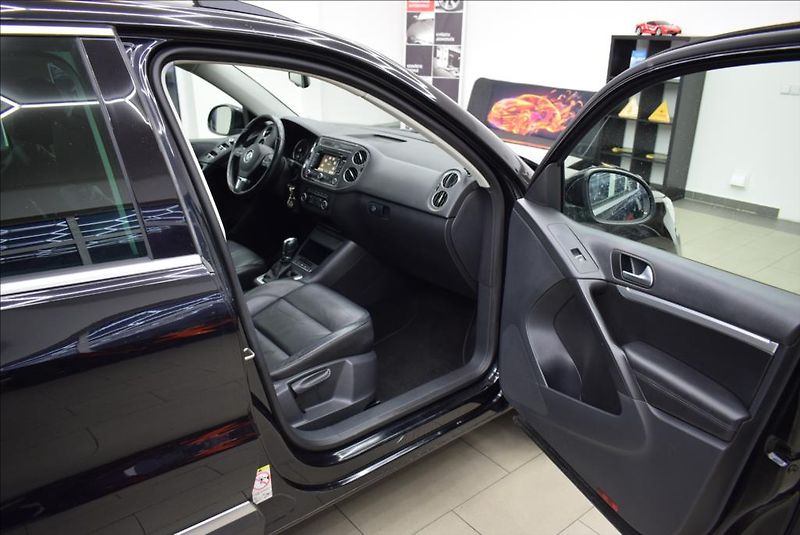 Volkswagen Tiguan 2,0 TDi, Sport&Style,DSG,Xen, - fotka 14 z 37