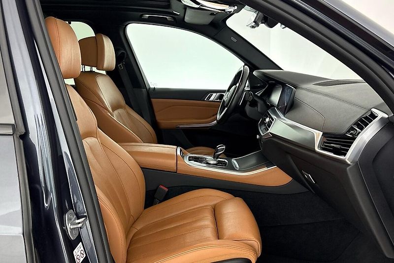 BMW X5 M50d - fotka 14 z 29