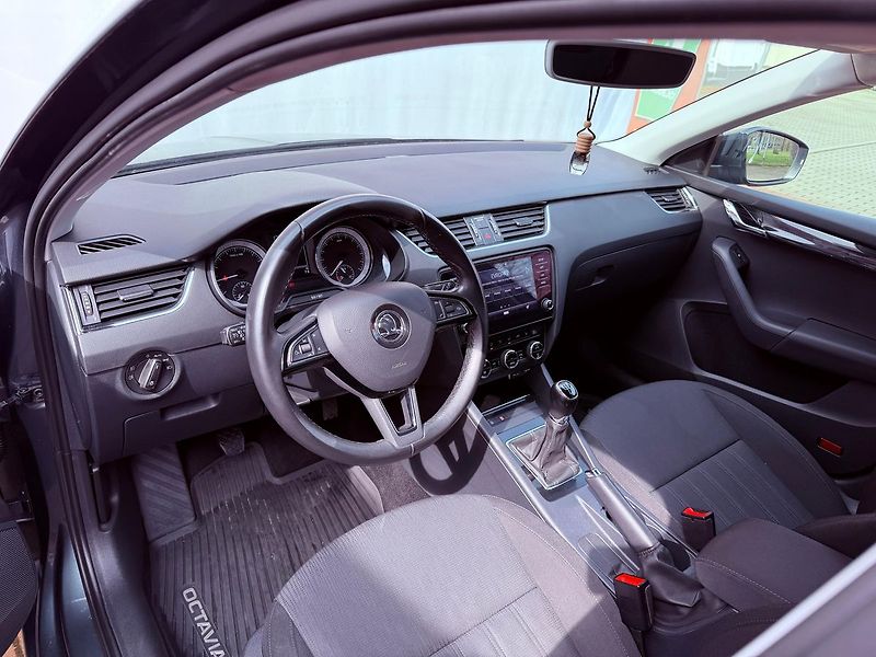 Škoda Octavia 1.6 TDi Style, ČR - fotka 13 z 26