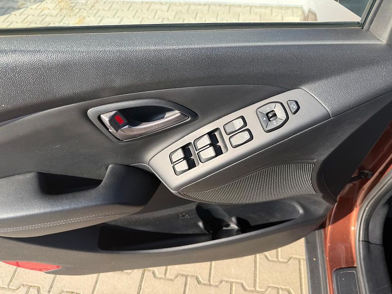 Hyundai ix35 1.6 GDi 99kW - fotka 12 z 26