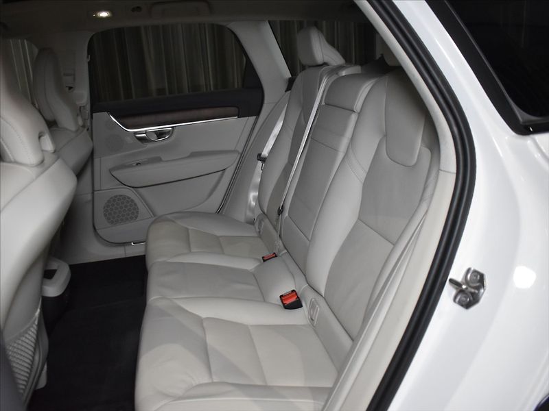 Volvo V90 2,0 CC PRO B4 AWD - fotka 9 z 24