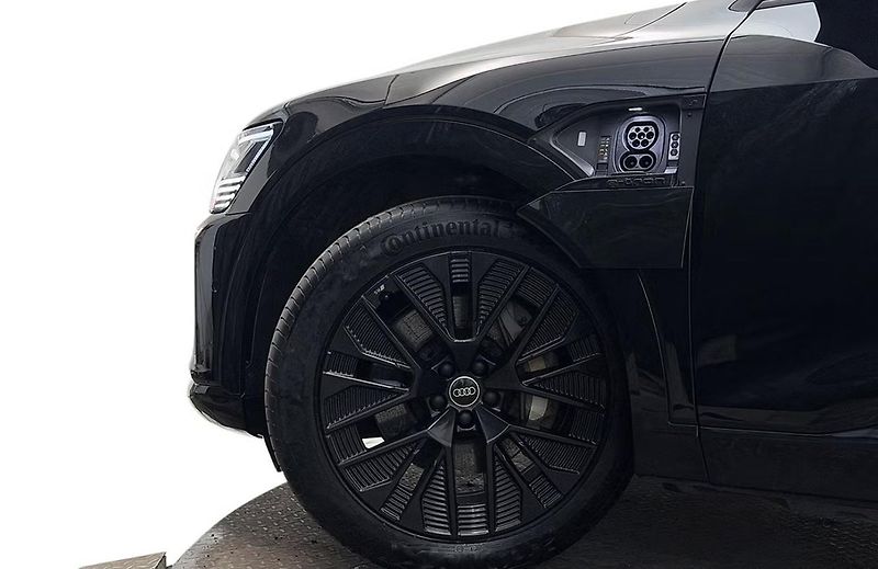 Audi Q8 e-tron 55 Sportback Q 360 Matrix Pano - fotka 10 z 36