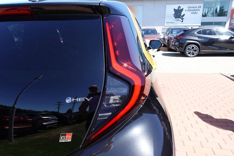 Toyota Aygo 1,5 HEV GR SPORT - fotka 32 z 33