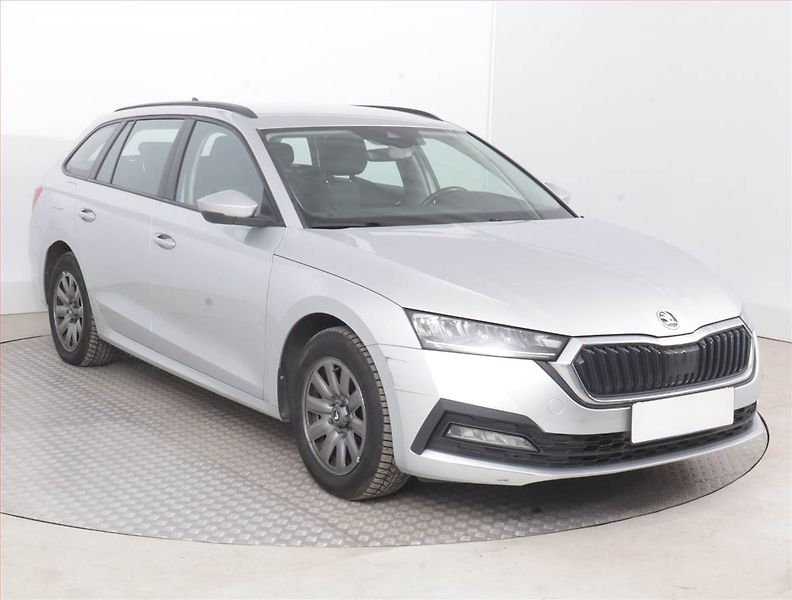 Škoda Octavia (2023) Ambition 2.0 TDI, ČR,1.maj - fotografie inzerátu