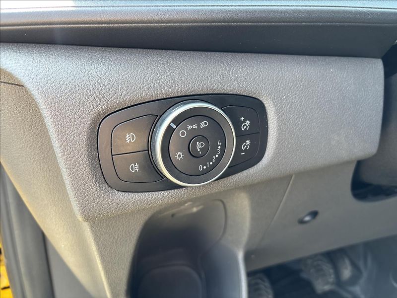 Ford Transit Custom 2,0 EcoBlue 79kW KombiVan L1 - fotka 19 z 32