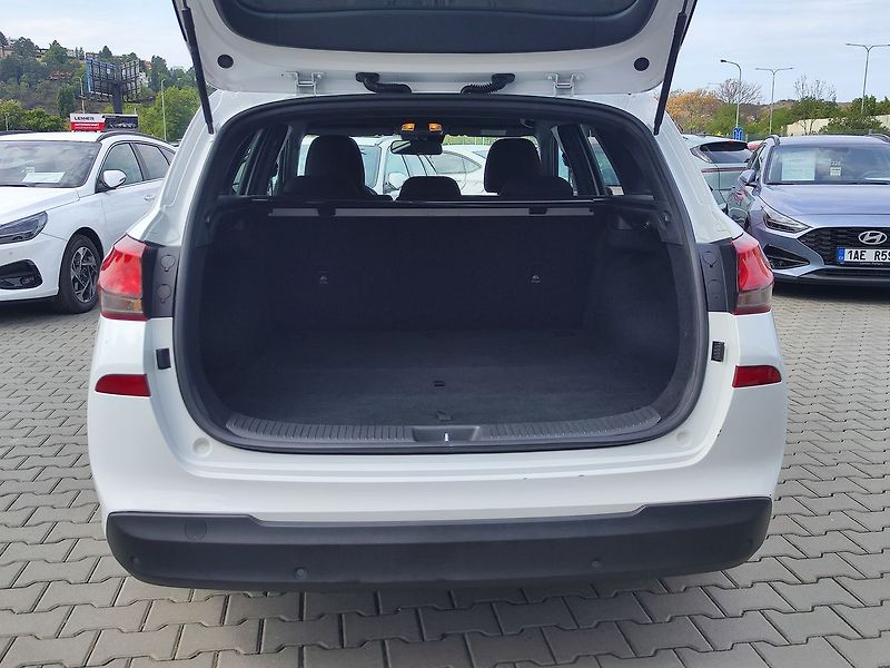 Hyundai i30 1.4 T-GDI/103kW Trikolor Kom - fotka 9 z 32