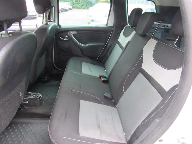 Dacia Duster 1,6 i 84kW 4x4 - fotka 10 z 25