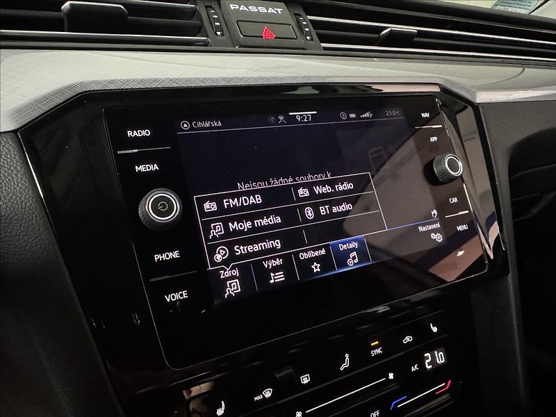 Volkswagen Passat 2,0 TDi  DSG Business IQ Light - fotka 34 z 43