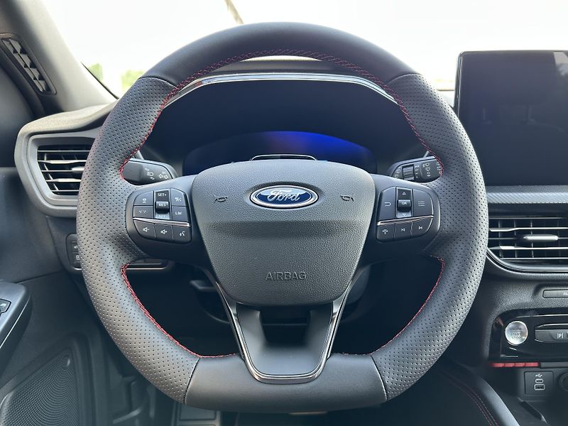 Ford Kuga ST-Line X 2.5 PHEV 178 kW - fotka 22 z 38