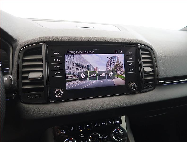 Škoda Karoq (2021) Sportline 1.5 TSI, digi klima - fotka 19 z 28