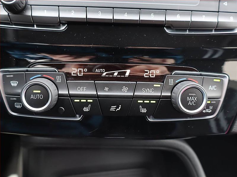 BMW X1 (2022) Innovation xDrive18d - fotka 19 z 21
