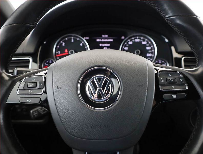 Volkswagen Touareg (2011) 3.0 TDI, 4X4, Automat - fotka 8 z 21