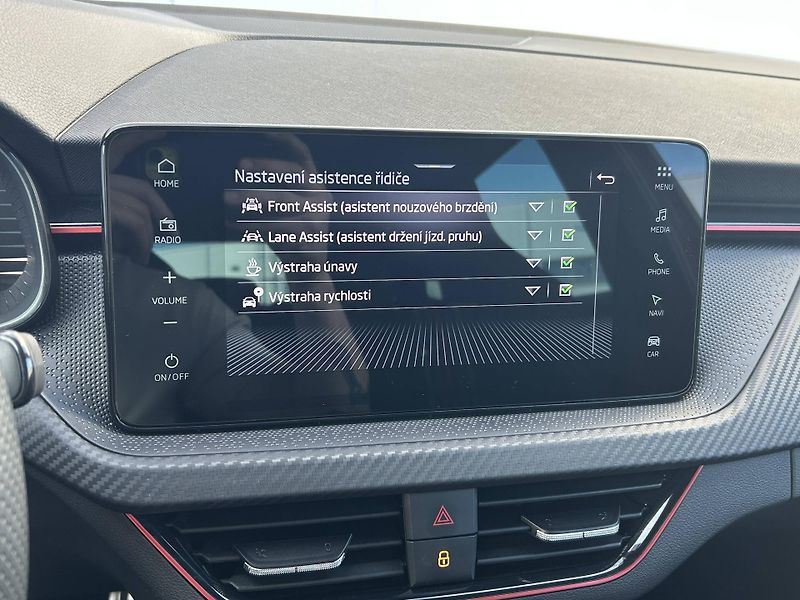Škoda Scala Monte Carlo 7DSG 1,0TSI - fotka 17 z 25