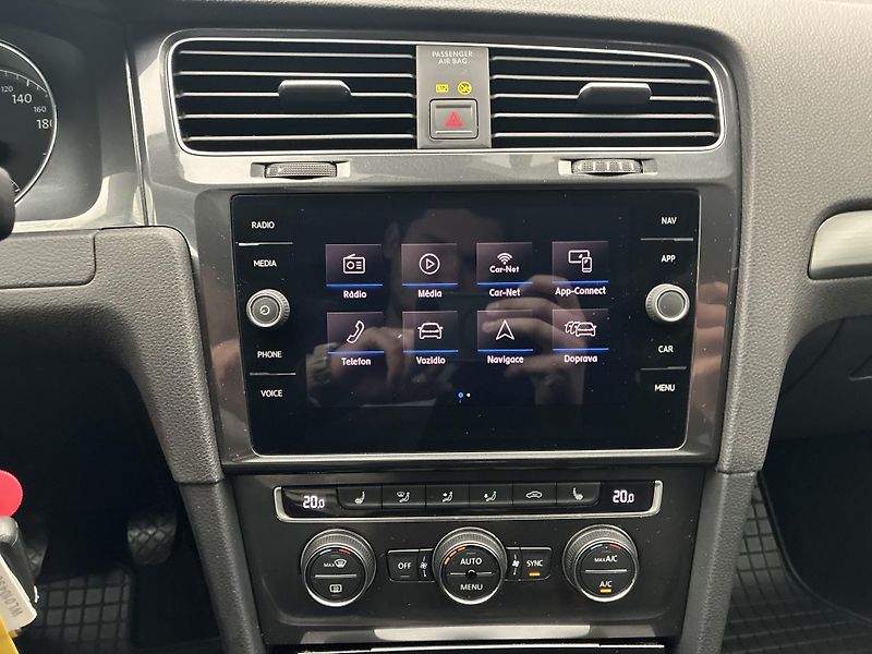 Volkswagen Golf 2,0 TDI 110kW Comfort Navigace - fotka 16 z 24