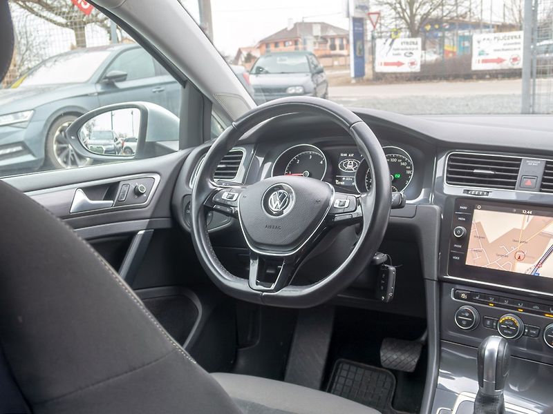 Volkswagen Golf (2019) 1.6TDI 85KW DSG – NAVI, ERGO - fotka 13 z 51