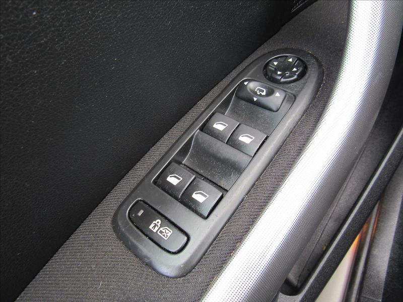 Peugeot 308 1,6 THP 110kW - fotka 21 z 28
