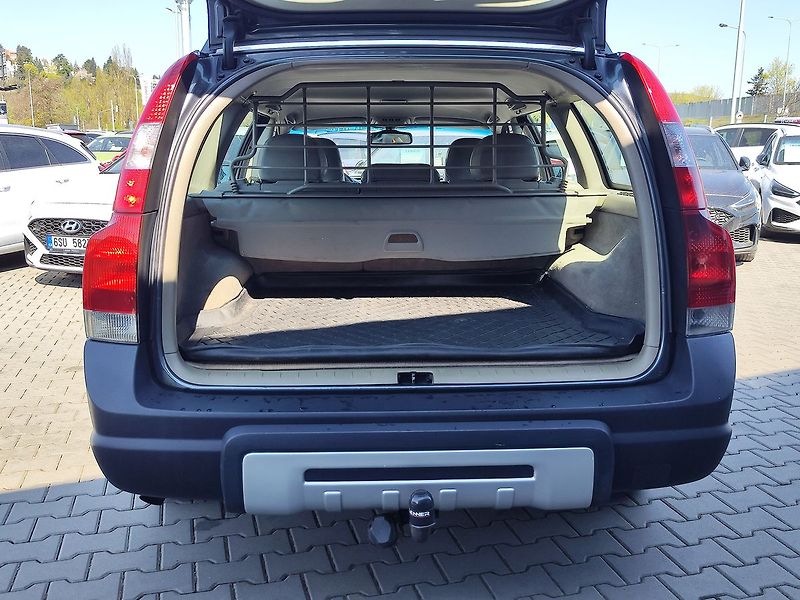 Volvo XC70 D5 2.4/120kW - fotka 9 z 26