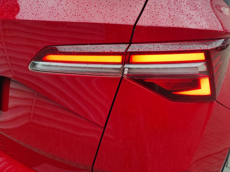 Škoda Karoq 2,0TDi 85kW STYLE,TZ,ČR - fotka 26 z 38
