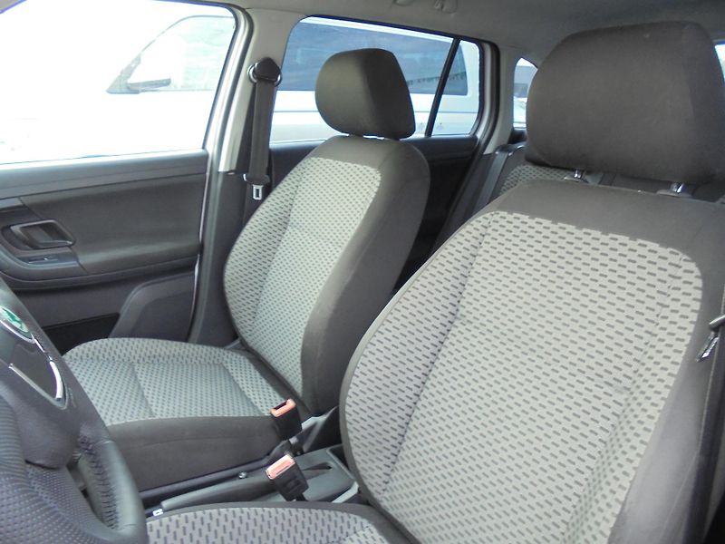 Škoda Fabia (2010) 1.2 HTP- KLIMA- ČR- TAŽNÝ - fotka 10 z 11