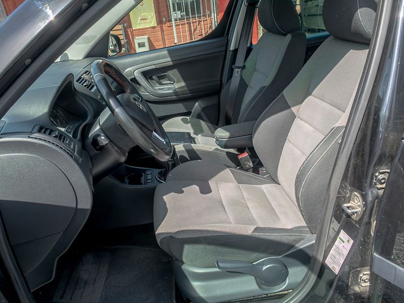 Škoda Roomster (2014) 1.6TDI NOIRE – BLACK - fotka 13 z 43